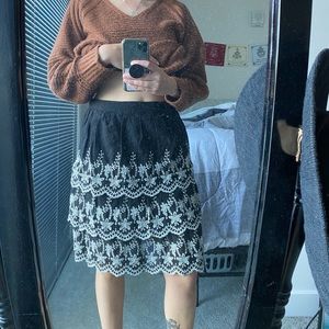 Italian skirt with white stitching detail 💫